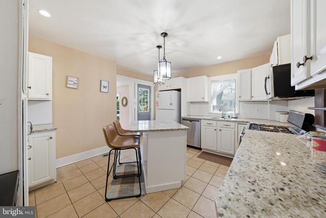 1401 MOUNT HOLLY RD, Burlington, NJ 08016