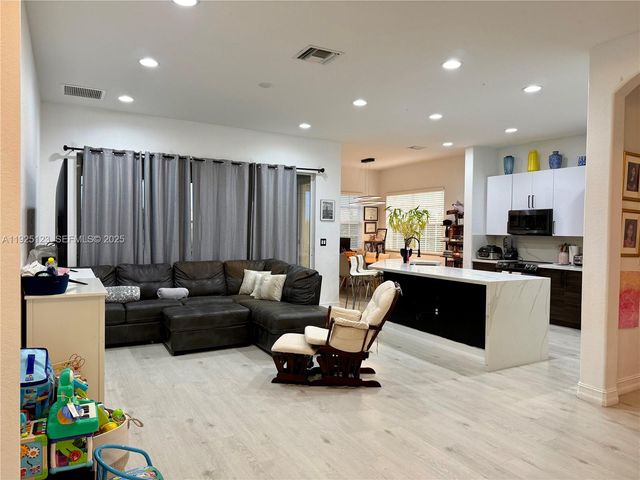 8232 NW 128th Ln 39-F, Parkland, FL 33076