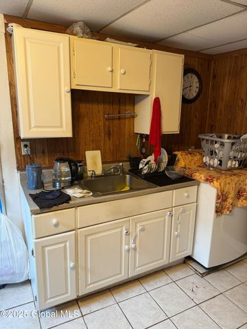 16 Parkview Court, Troy, NY 12180