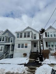16 Parkview Court, Troy, NY 12180