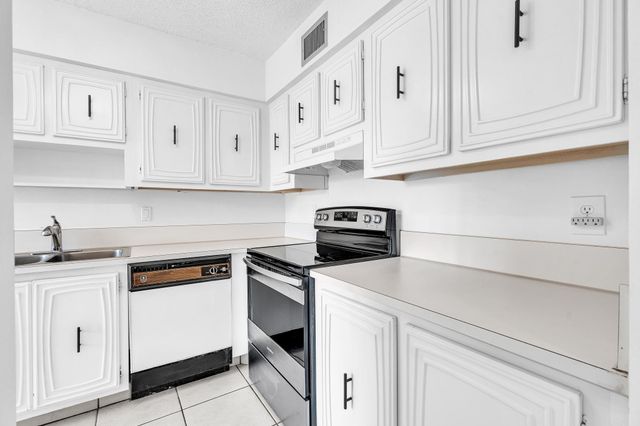 13721 Flora Place D, Delray Beach, FL 33484