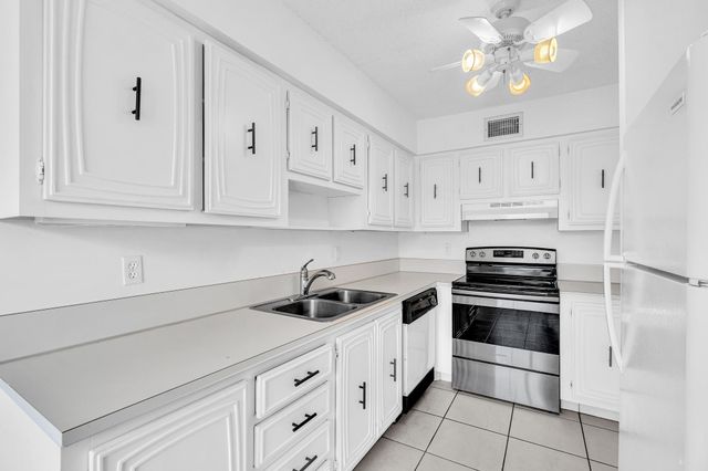 13721 Flora Place D, Delray Beach, FL 33484