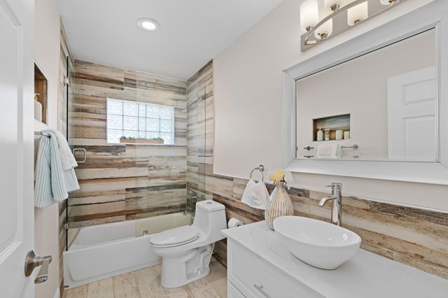 340 N Country Club Boulevard, Boca Raton, FL 33487