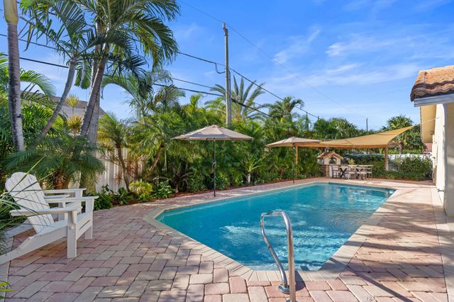 340 N Country Club Boulevard, Boca Raton, FL 33487