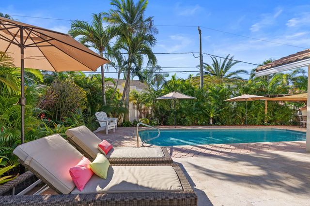 340 N Country Club Boulevard, Boca Raton, FL 33487