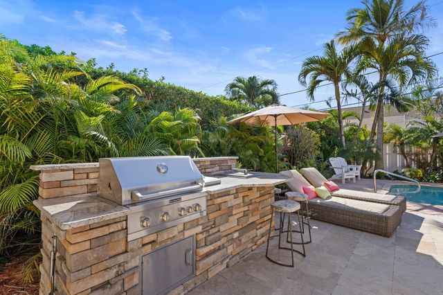 340 N Country Club Boulevard, Boca Raton, FL 33487