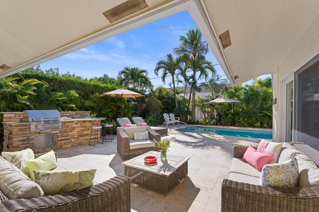 340 N Country Club Boulevard, Boca Raton, FL 33487