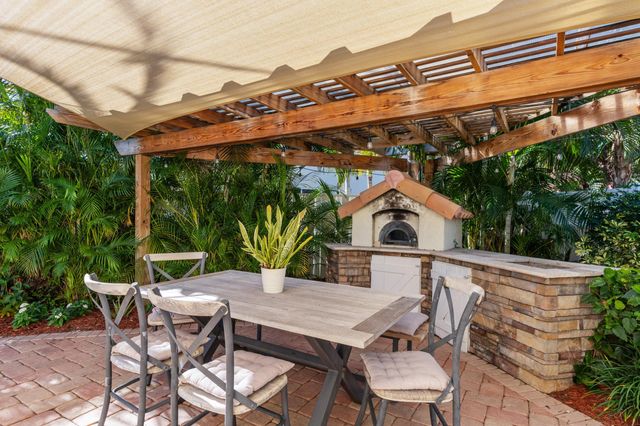 340 N Country Club Boulevard, Boca Raton, FL 33487