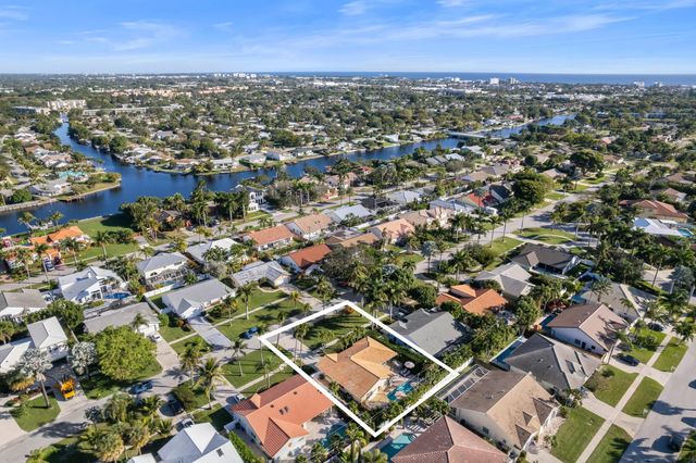 340 N Country Club Boulevard, Boca Raton, FL 33487