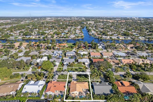 340 N Country Club Boulevard, Boca Raton, FL 33487