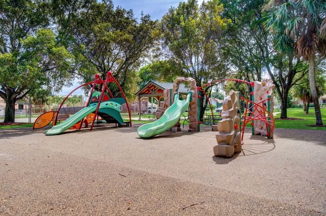 340 N Country Club Boulevard, Boca Raton, FL 33487