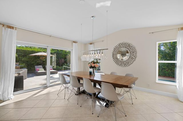 340 N Country Club Boulevard, Boca Raton, FL 33487