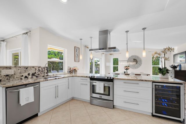 340 N Country Club Boulevard, Boca Raton, FL 33487