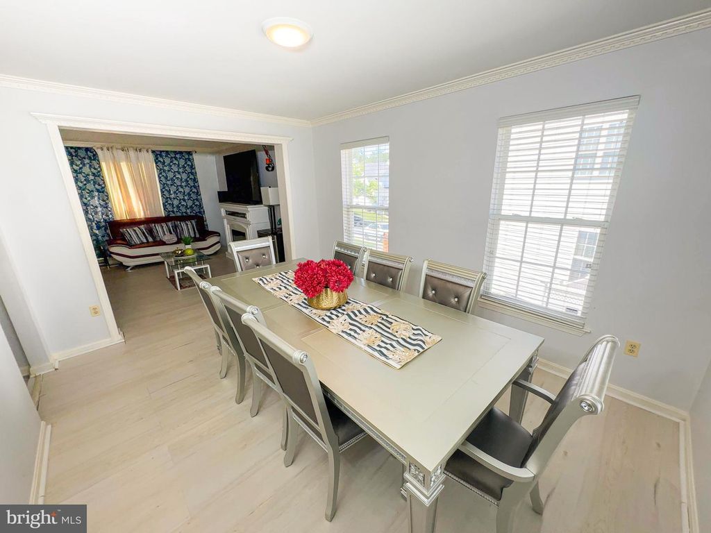 Image 4 of property listing at 7504 CAILEN CT, Beltsville, MD 20705