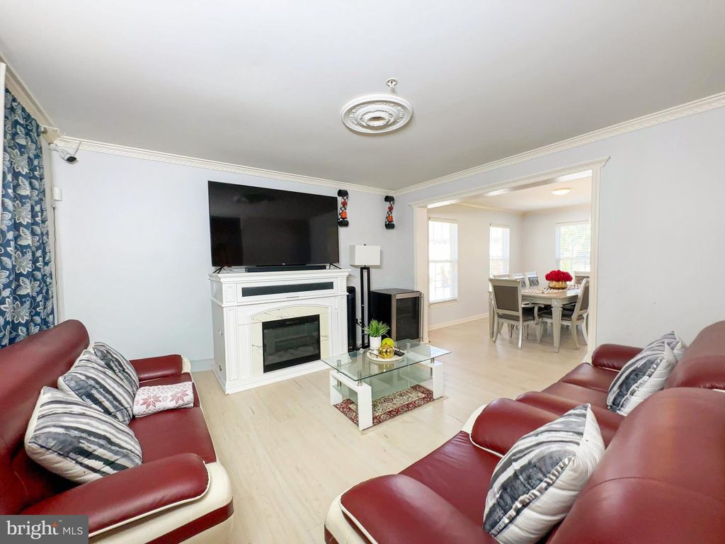 Image 6 of property listing at 7504 CAILEN CT, Beltsville, MD 20705