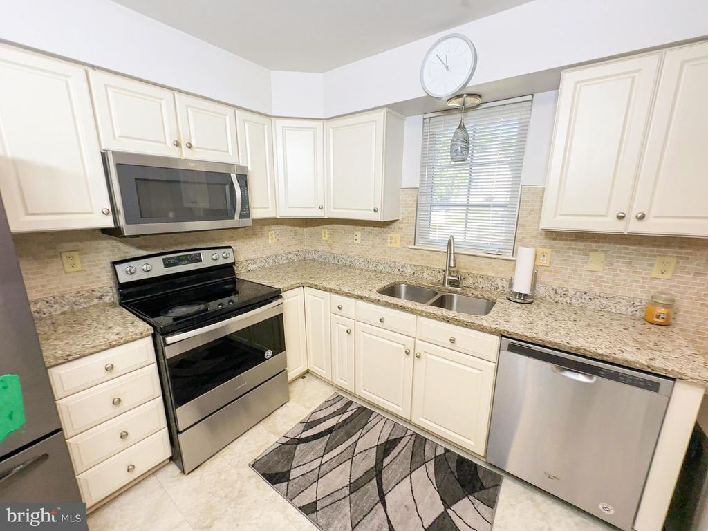 Image 10 of property listing at 7504 CAILEN CT, Beltsville, MD 20705