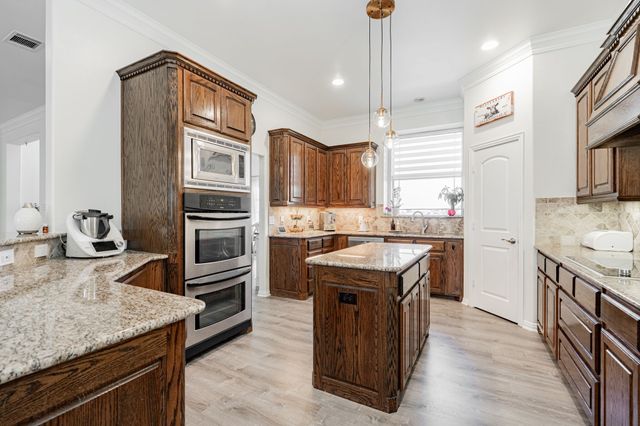 12176 Livingston Way, Talty, TX 75126
