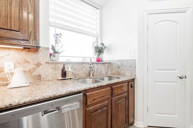 12176 Livingston Way, Talty, TX 75126