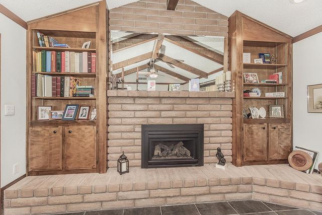 833 E El Paso Avenue N, Fresno, CA 93720