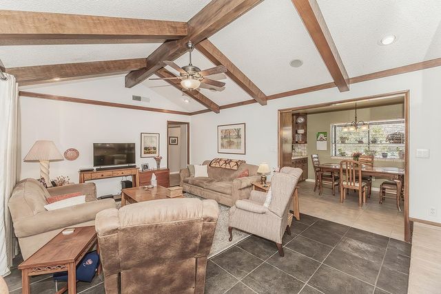833 E El Paso Avenue N, Fresno, CA 93720