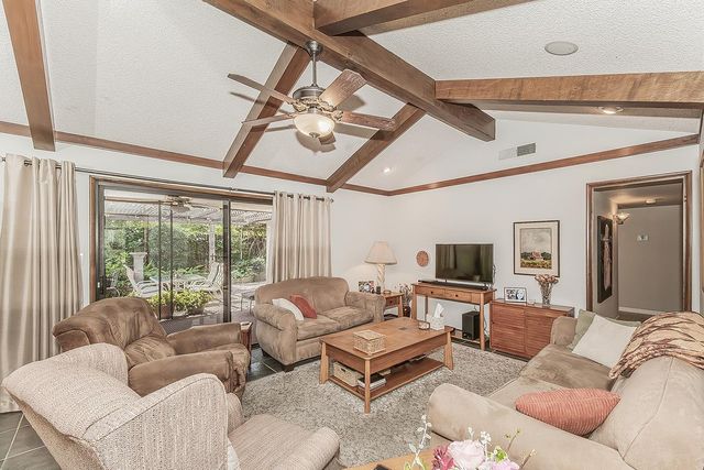 833 E El Paso Avenue N, Fresno, CA 93720