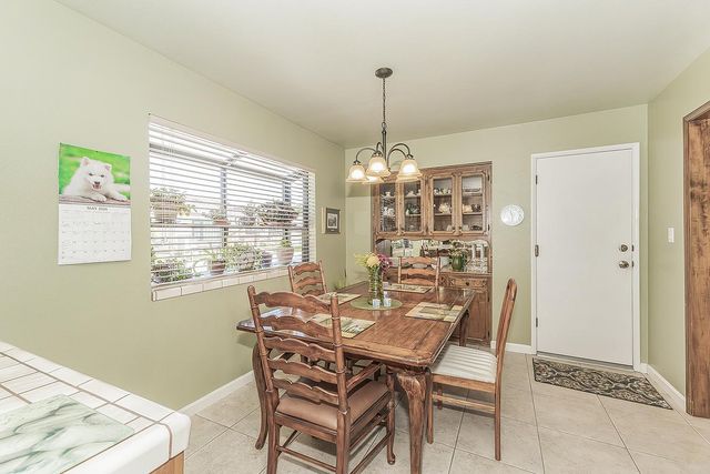 833 E El Paso Avenue N, Fresno, CA 93720