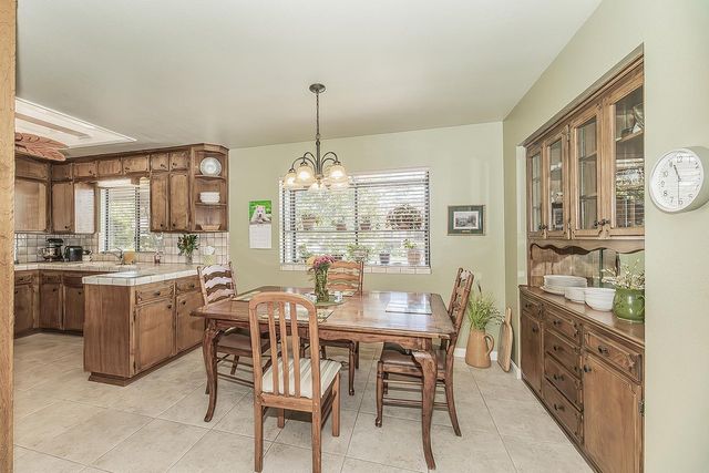 833 E El Paso Avenue N, Fresno, CA 93720