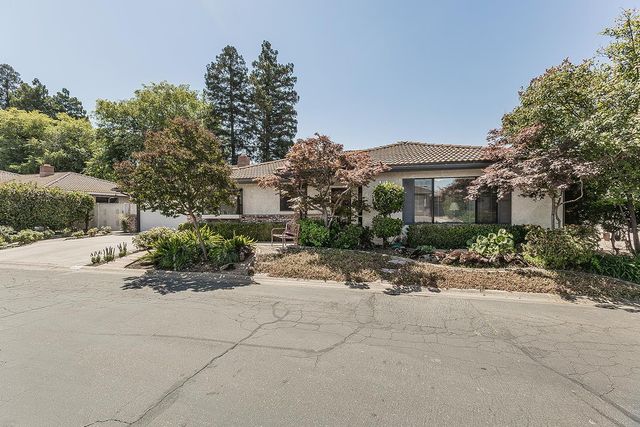 833 E El Paso Avenue N, Fresno, CA 93720