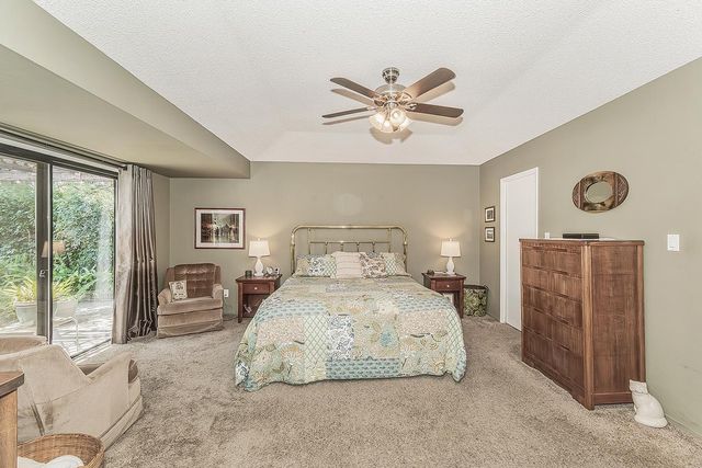 833 E El Paso Avenue N, Fresno, CA 93720
