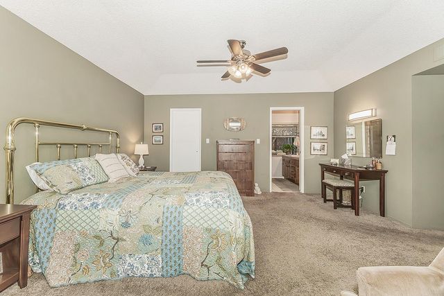 833 E El Paso Avenue N, Fresno, CA 93720