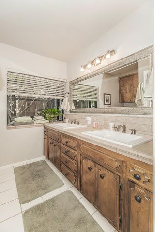 833 E El Paso Avenue N, Fresno, CA 93720