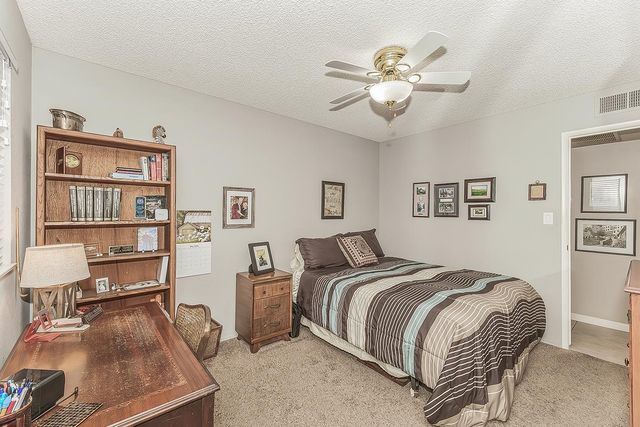 833 E El Paso Avenue N, Fresno, CA 93720