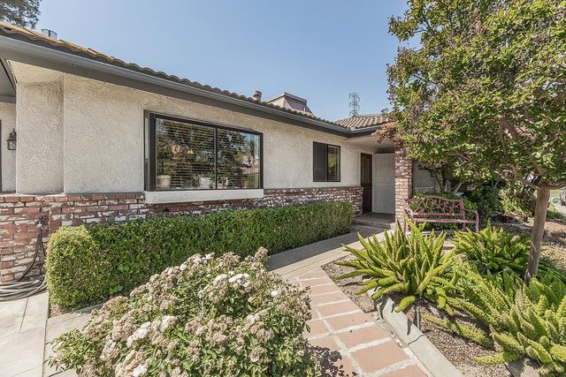 833 E El Paso Avenue N, Fresno, CA 93720