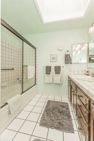 833 E El Paso Avenue N, Fresno, CA 93720