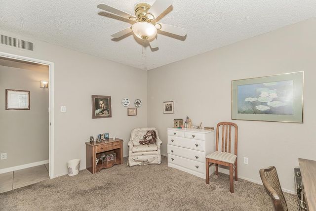 833 E El Paso Avenue N, Fresno, CA 93720