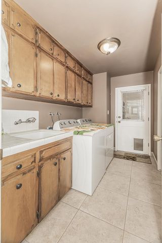 833 E El Paso Avenue N, Fresno, CA 93720