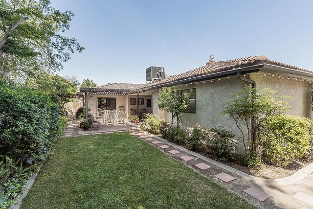 833 E El Paso Avenue N, Fresno, CA 93720