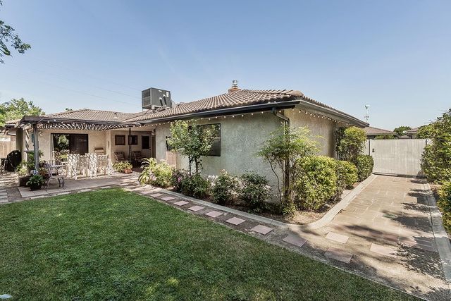 833 E El Paso Avenue N, Fresno, CA 93720