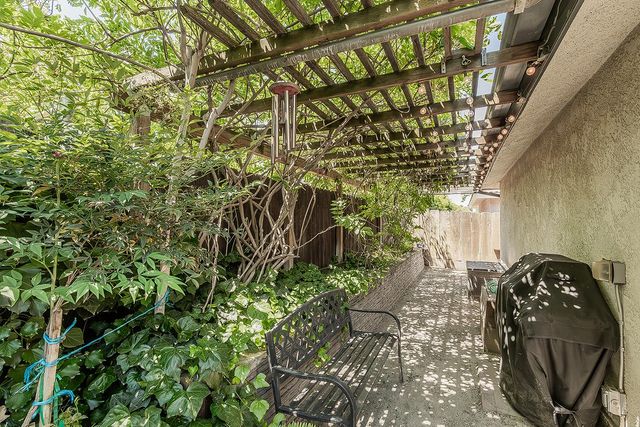 833 E El Paso Avenue N, Fresno, CA 93720