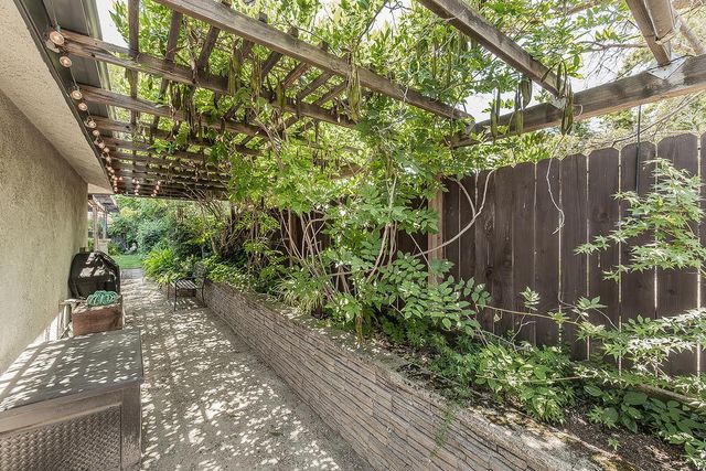 833 E El Paso Avenue N, Fresno, CA 93720
