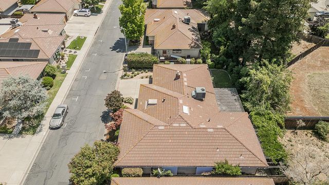 833 E El Paso Avenue N, Fresno, CA 93720
