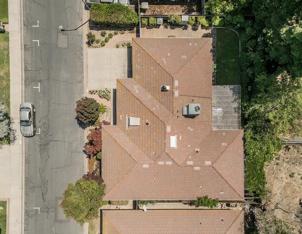 833 E El Paso Avenue N, Fresno, CA 93720