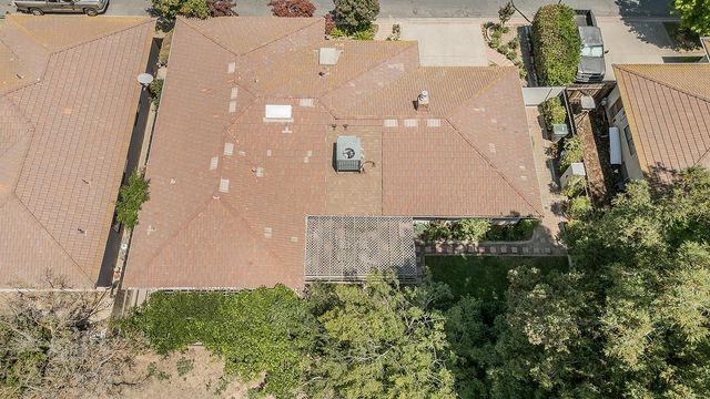 833 E El Paso Avenue N, Fresno, CA 93720