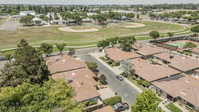 833 E El Paso Avenue N, Fresno, CA 93720