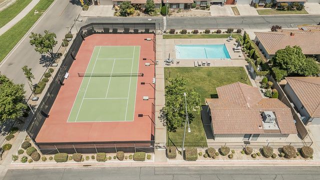 833 E El Paso Avenue N, Fresno, CA 93720