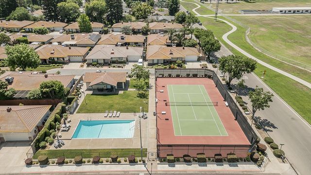 833 E El Paso Avenue N, Fresno, CA 93720
