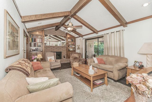 833 E El Paso Avenue N, Fresno, CA 93720