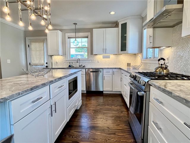 24 Stockholm Street, Newport, RI 02840