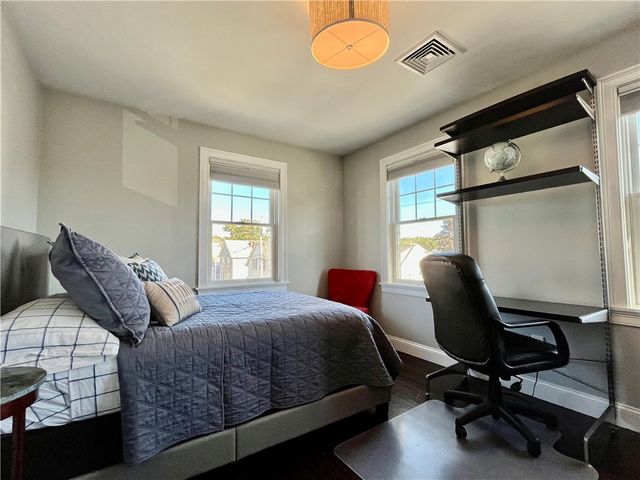 24 Stockholm Street, Newport, RI 02840