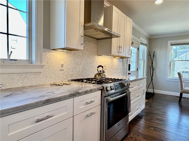 24 Stockholm Street, Newport, RI 02840